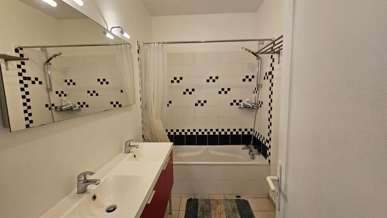 Bed To Rent - Maison Calme Avec Jacuzzi Sous Supplement Bordeaux Bagian luar foto