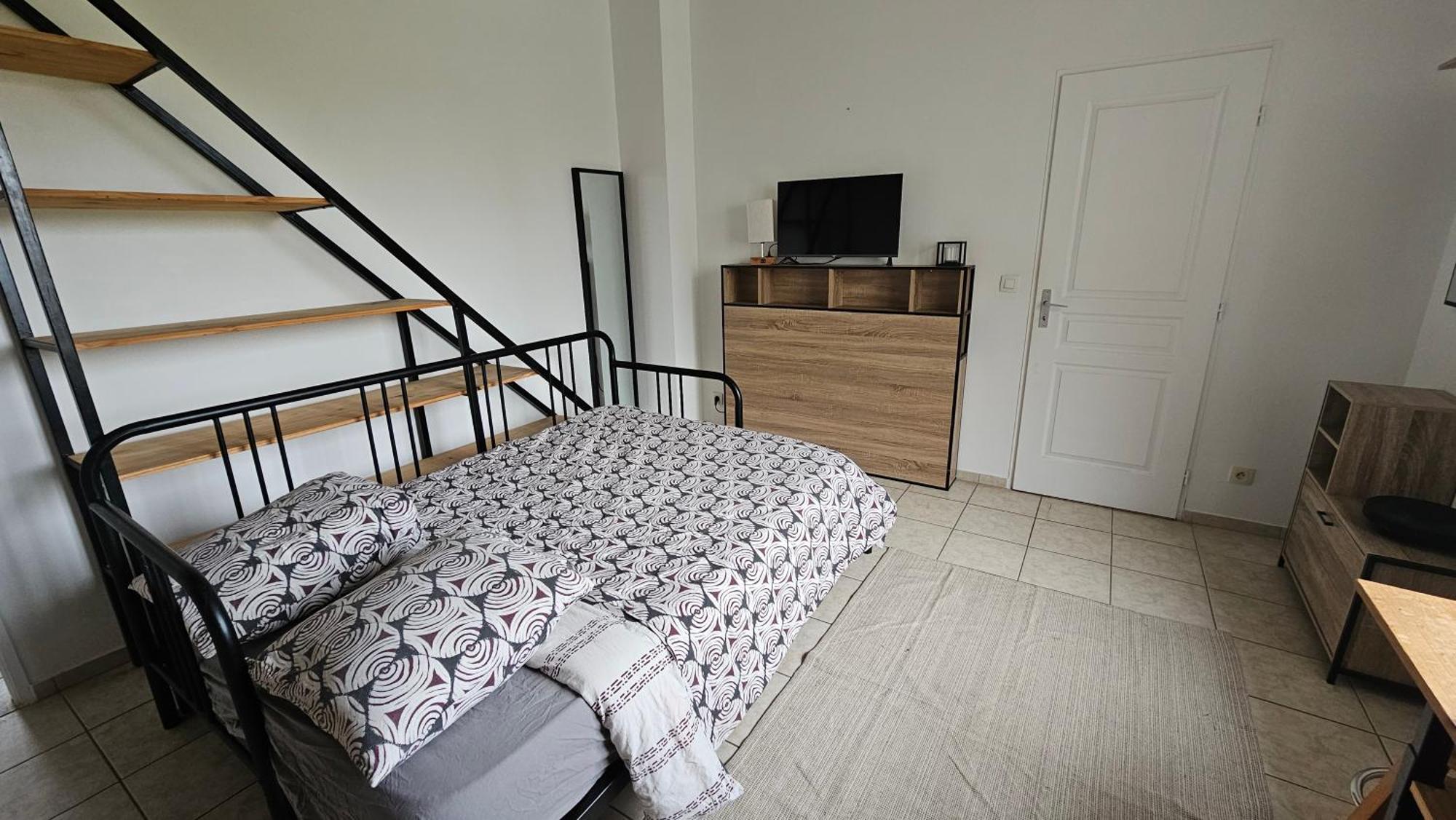 Bed To Rent - Maison Calme Avec Jacuzzi Sous Supplement Bordeaux Bagian luar foto